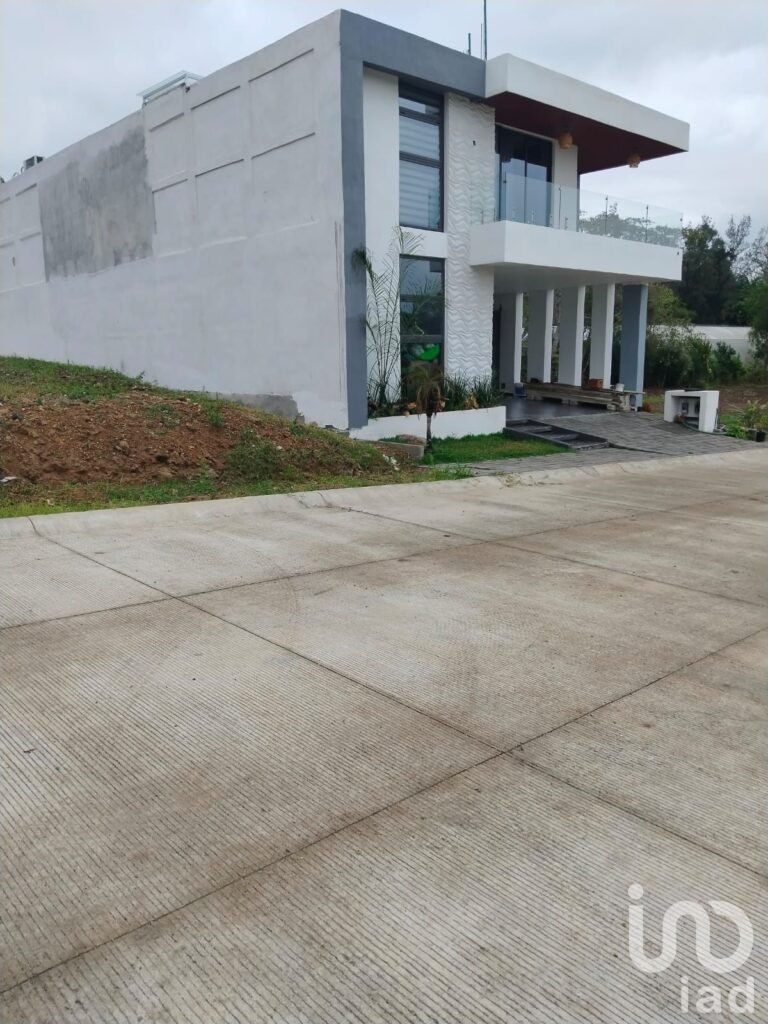 TERRENO EN VENTA, LOTE  2, FRACC. BOSQUES DE LAS HAYAS RESIDENCIAL,  EL LENCERO EMILIANO ZAPATA, VER