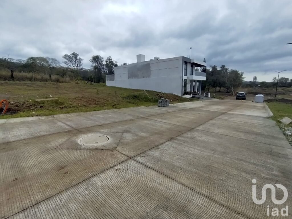 TERRENO EN VENTA, LOTE  2, FRACC. BOSQUES DE LAS HAYAS RESIDENCIAL,  EL LENCERO EMILIANO ZAPATA, VER