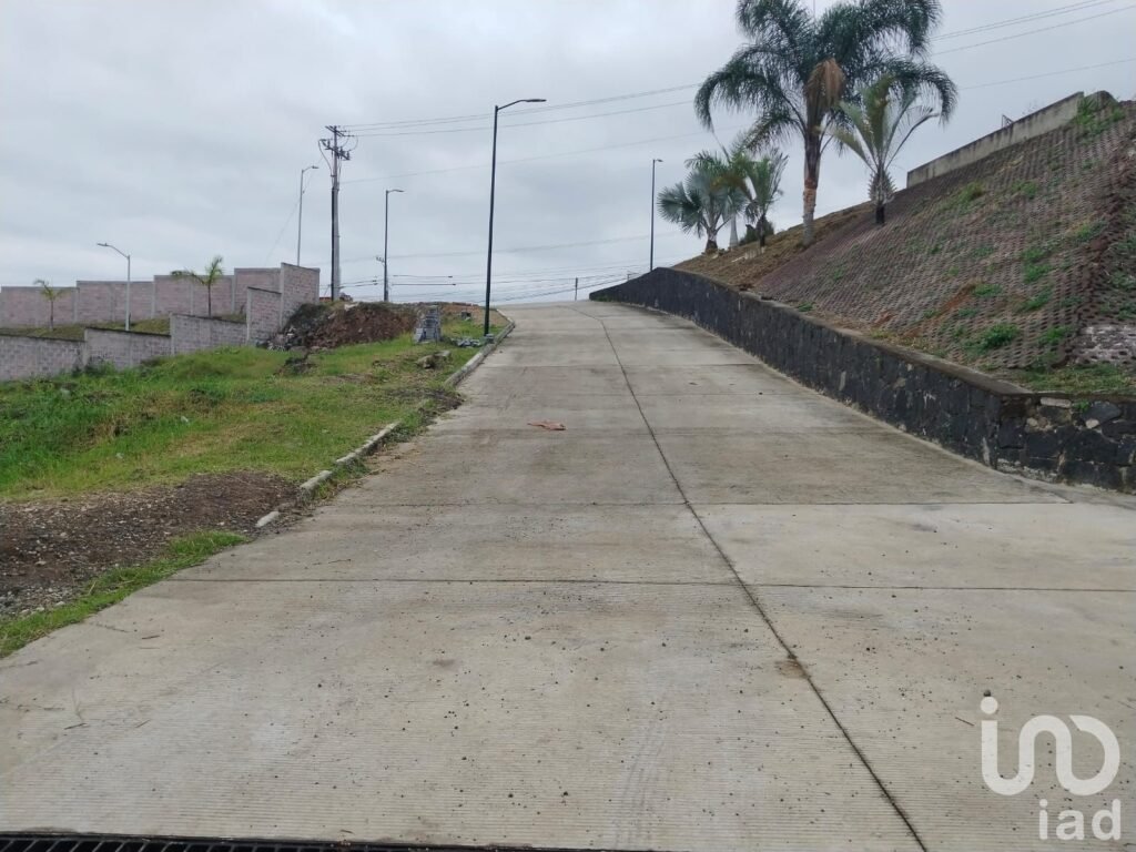 TERRENO EN VENTA LOTE 6, FRACC. BOSQUES DE LAS HAYAS RESIDENCIAL, EL LENCERO EMILIANO ZAPATA, VER.