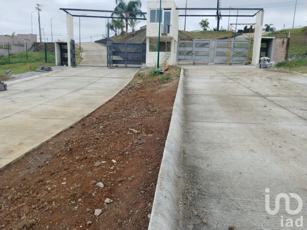 TERRENO EN VENTA LOTE 6, FRACC. BOSQUES DE LAS HAYAS RESIDENCIAL, EL LENCERO EMILIANO ZAPATA, VER.