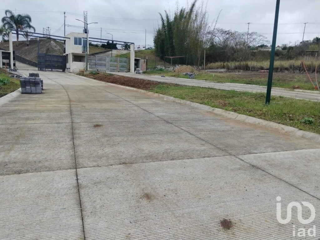 TERRENO EN VENTA LOTE 6, FRACC. BOSQUES DE LAS HAYAS RESIDENCIAL, EL LENCERO EMILIANO ZAPATA, VER.
