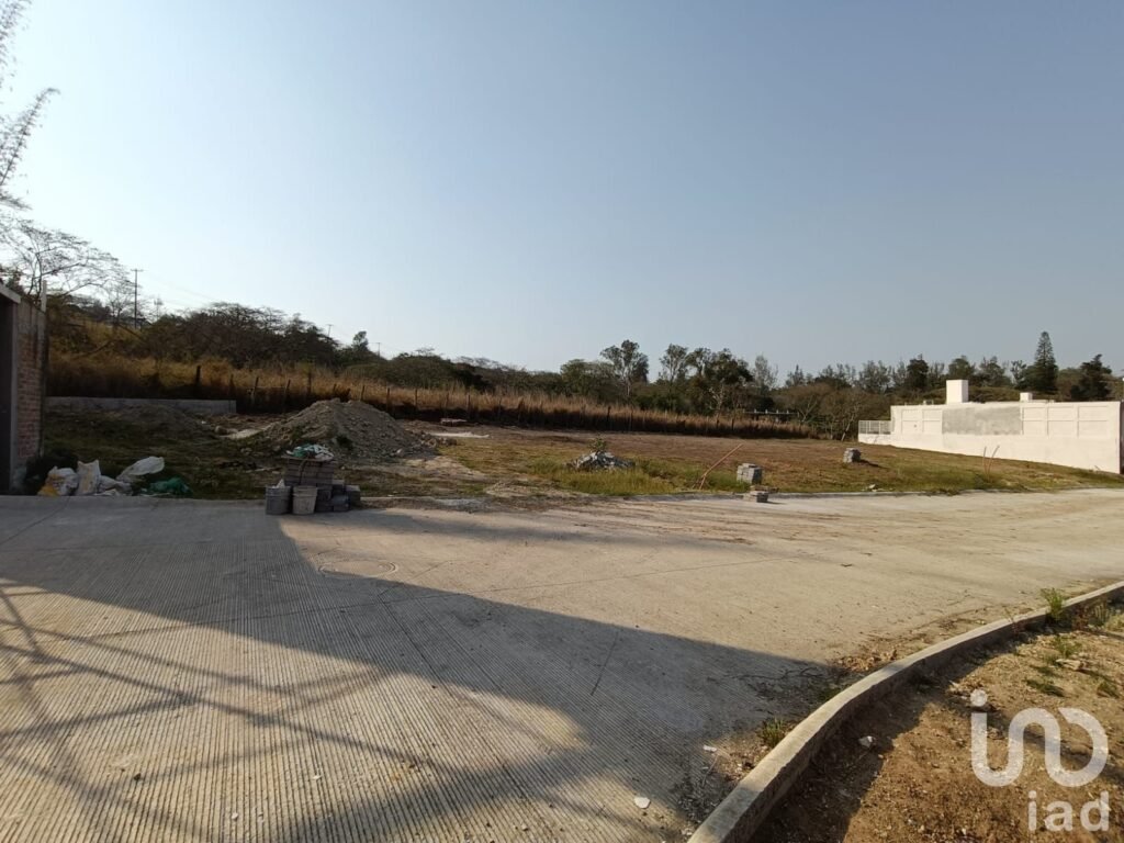 TERRENO EN VENTA LOTE 6, FRACC. BOSQUES DE LAS HAYAS RESIDENCIAL, EL LENCERO EMILIANO ZAPATA, VER.