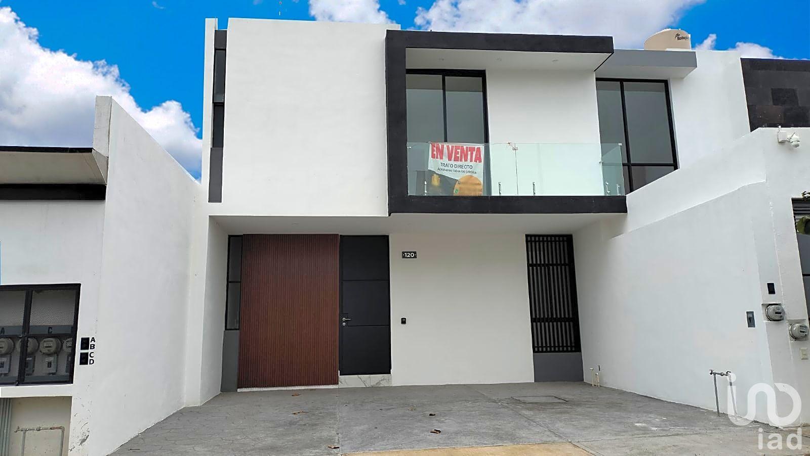 Casa en Venta en Villas Diamante cerca de Av Pablo Silva