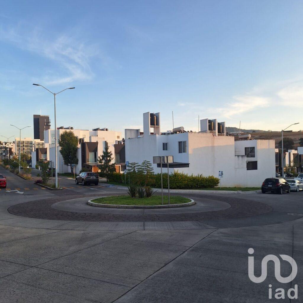 VENTA CASA QUINTA CANTERA ZONA ALTOZANO MORELIA FRENTE AL AREA VERDE