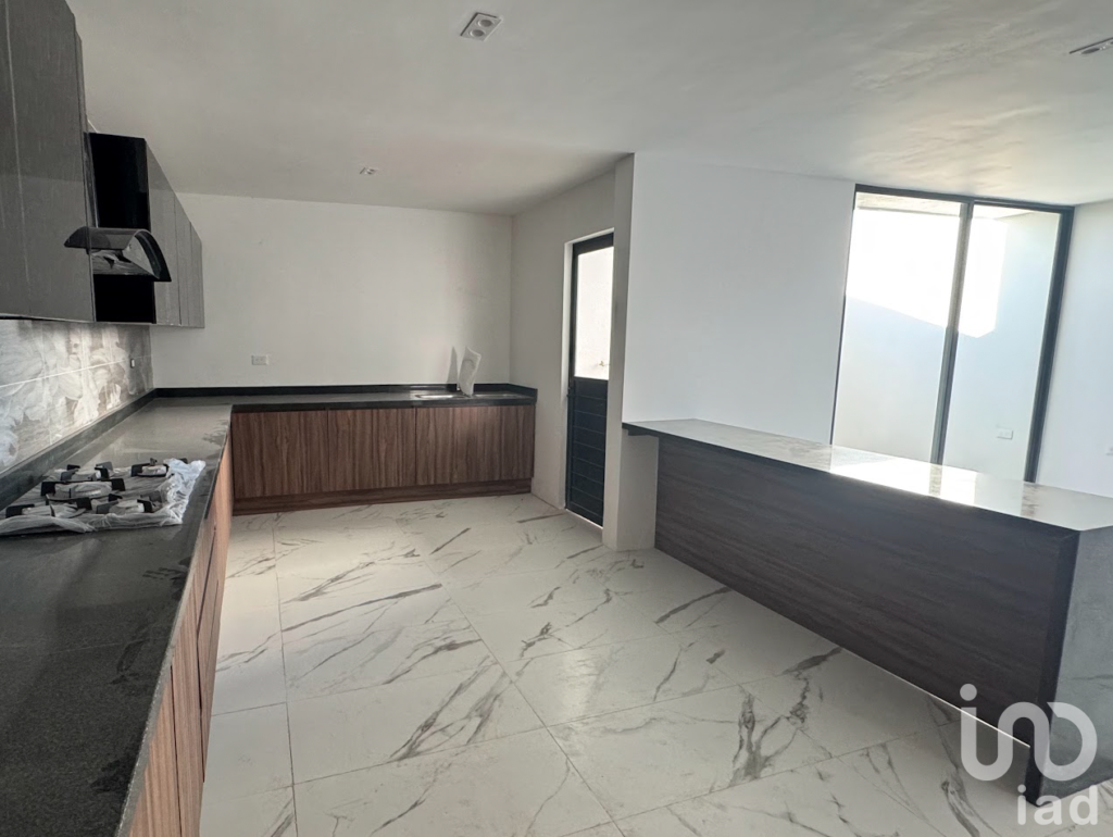 Casa en preventa en San Andrés Cholula. Residencial con alberca y vistas al volcán.