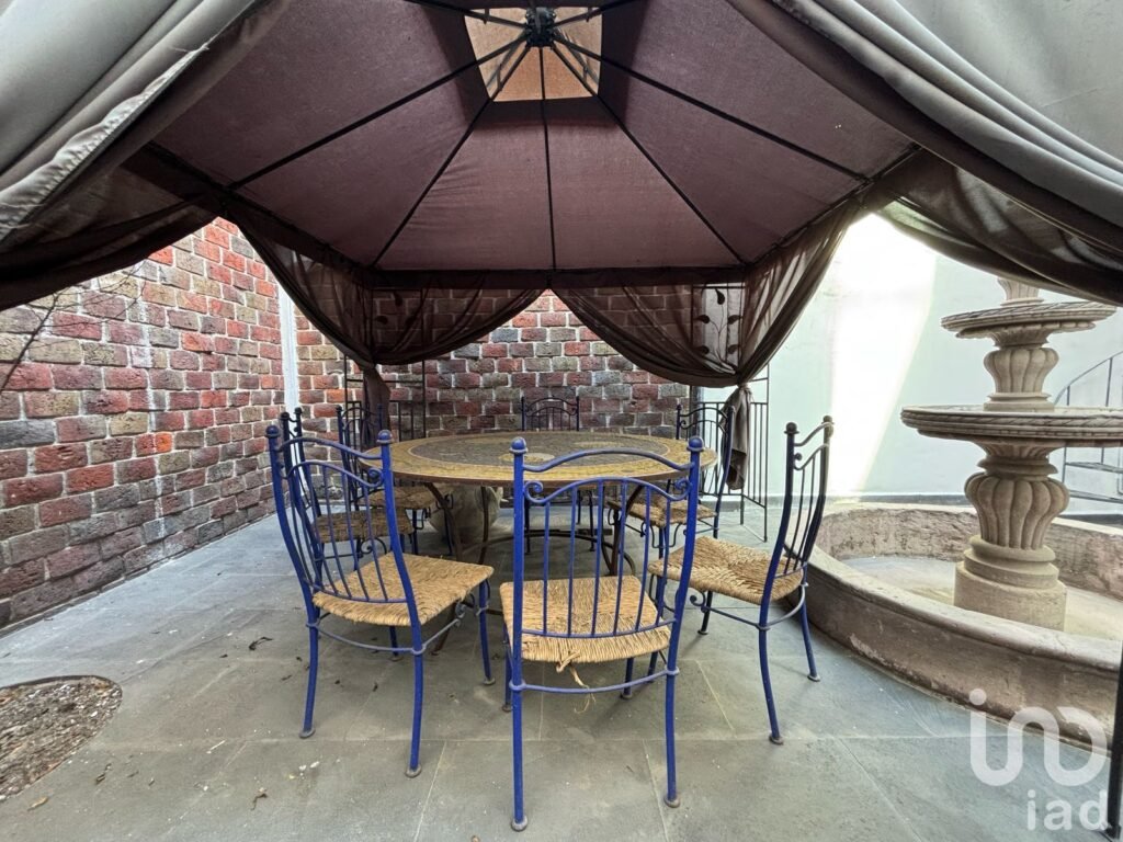 Se renta casa en Rio Ebro con uso de suelo comercial para oficinas