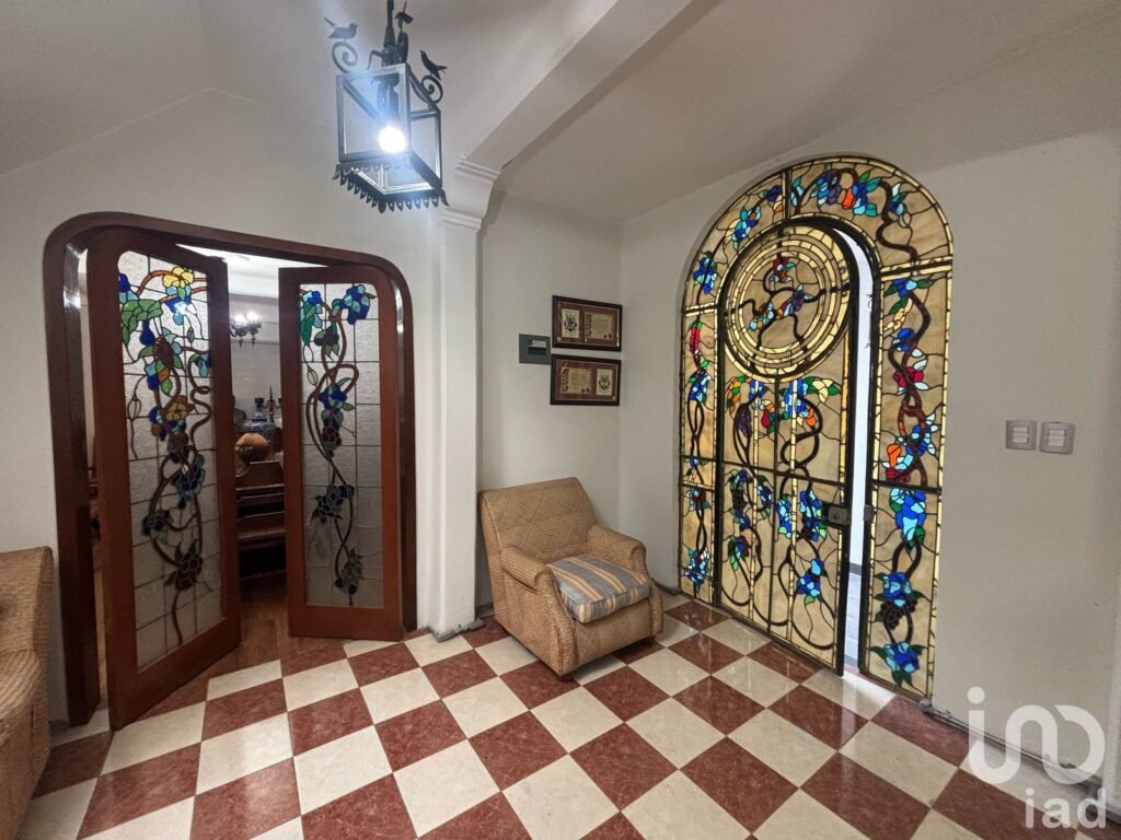 Se renta casa en Rio Ebro con uso de suelo comercial para oficinas