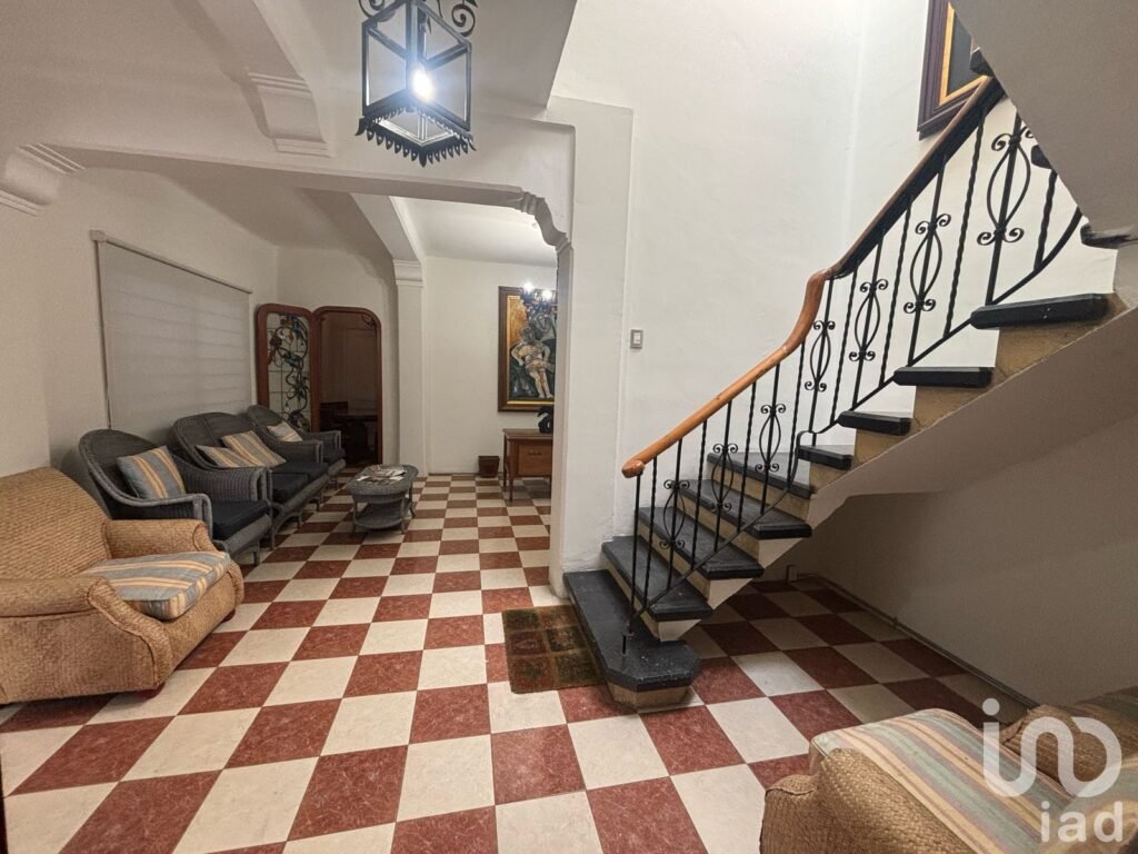 Se renta casa en Rio Ebro con uso de suelo comercial para oficinas