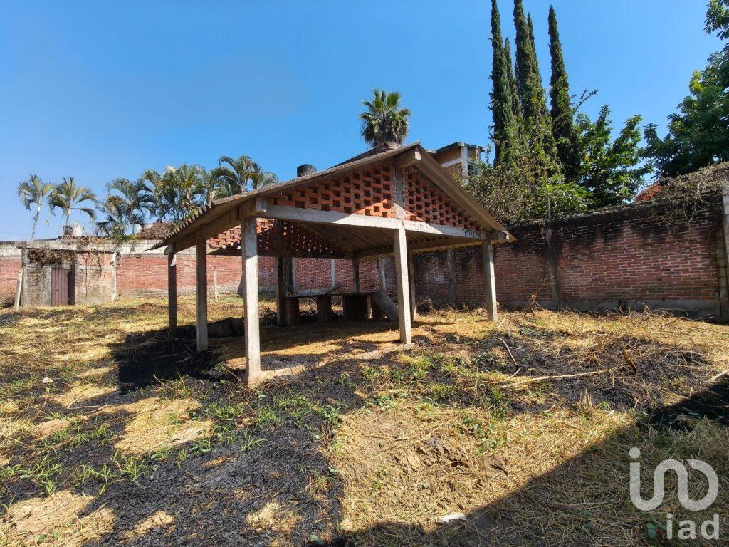 Terreno en VENTA en Itzamatitlán, Yautepec, Morelos. En privada, bardeado y con palapa.