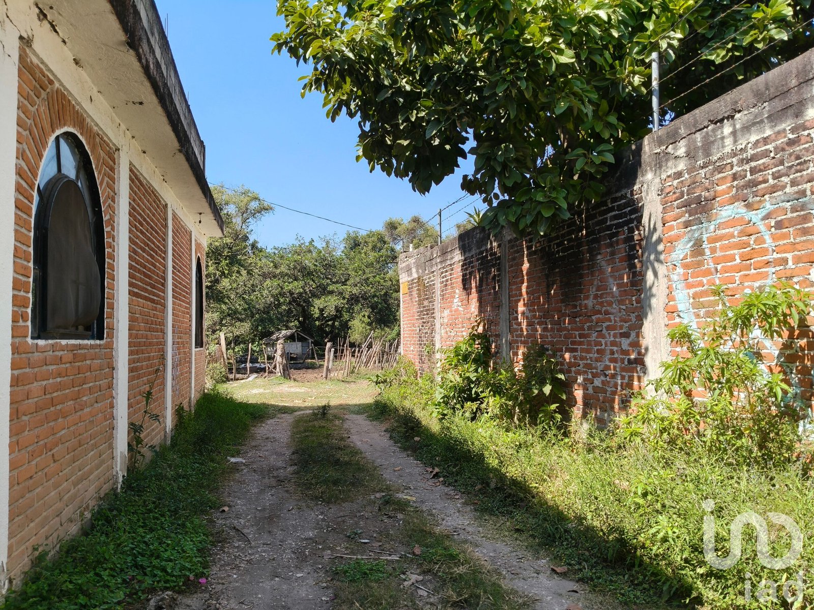 Terreno en VENTA en Itzamatitlán, Yautepec, Morelos. En privada, bardeado y con palapa.