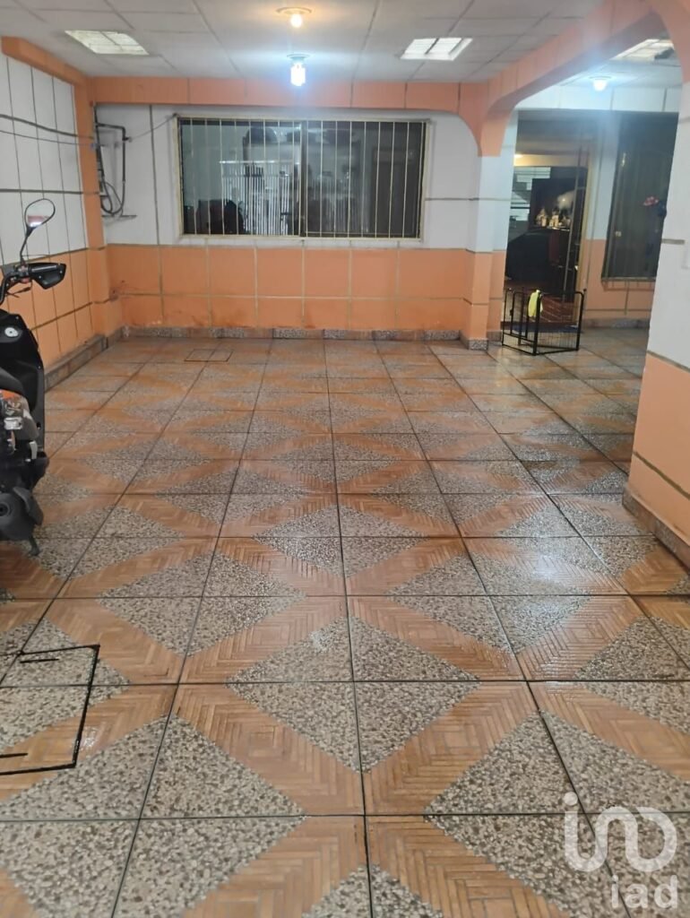Casa Habitación con local comercial, en la Colonia, Jaime Torres Bodet, Alcaldía Tláhuac.