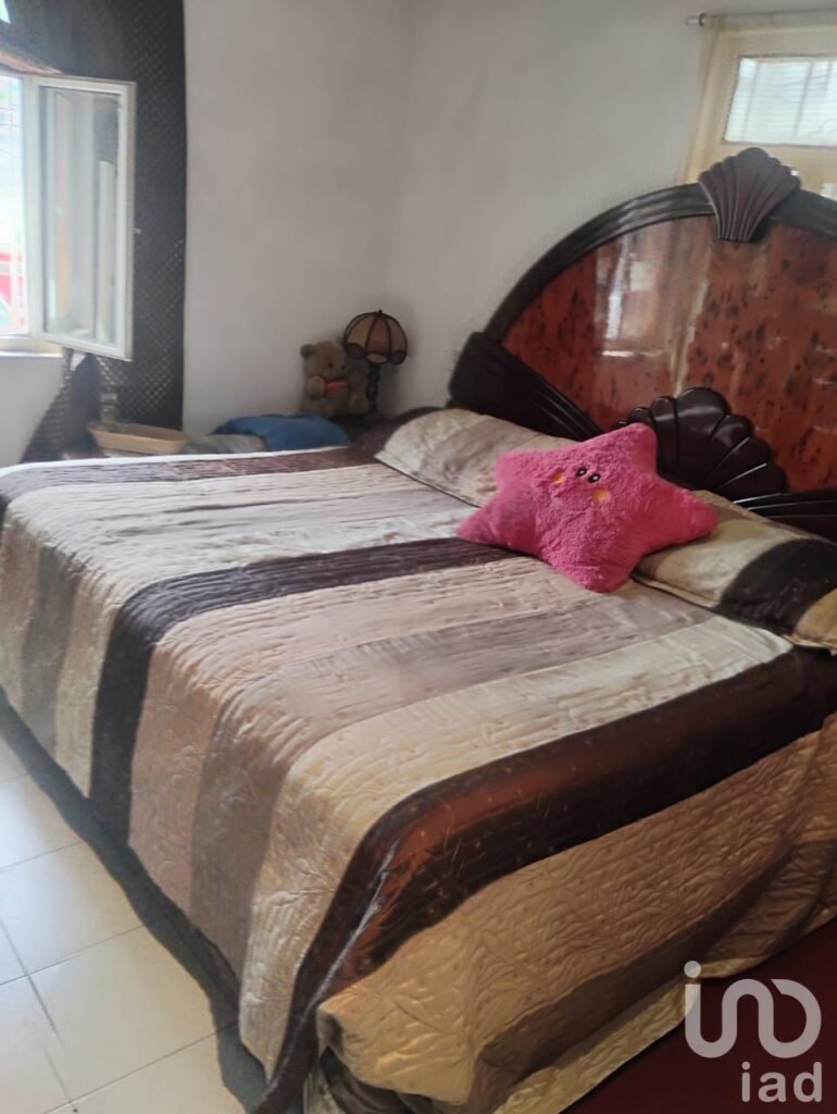 Casa Habitación con local comercial, en la Colonia, Jaime Torres Bodet, Alcaldía Tláhuac.