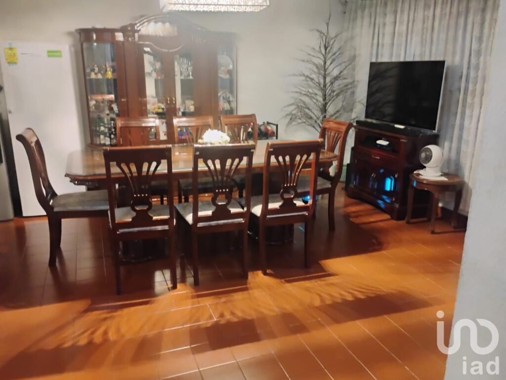 Casa Habitación con local comercial, en la Colonia, Jaime Torres Bodet, Alcaldía Tláhuac.