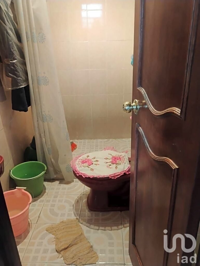 Casa Habitación con local comercial, en la Colonia, Jaime Torres Bodet, Alcaldía Tláhuac.