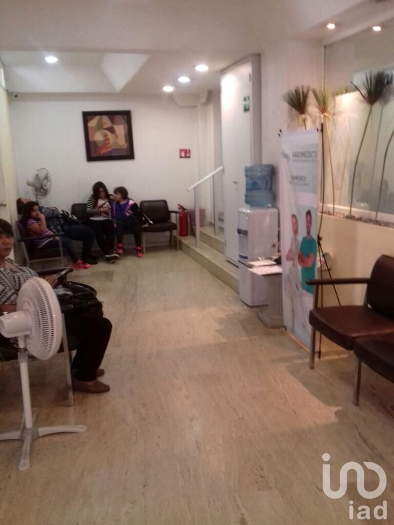CONSULTORIO EN VENTA, REGIMEN EN CONDOMINIO A 1/2 CUADRA INSURGENTES NTE., CDMX.
