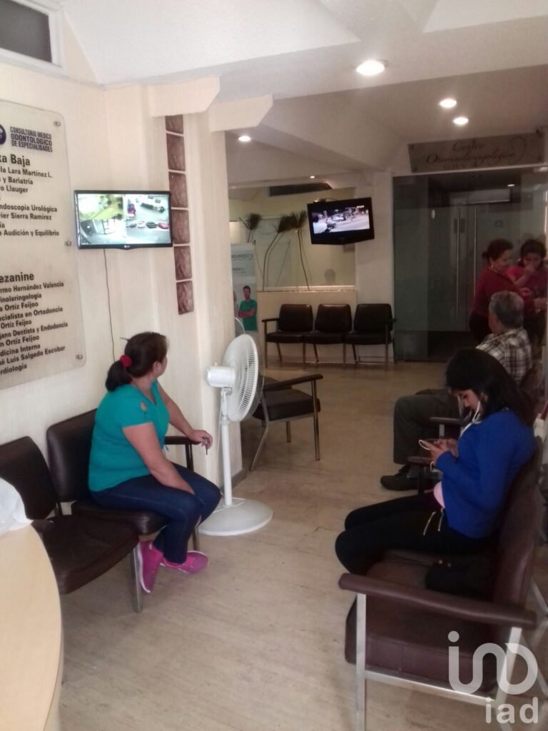 CONSULTORIO EN VENTA, REGIMEN EN CONDOMINIO A 1/2 CUADRA INSURGENTES NTE., CDMX.