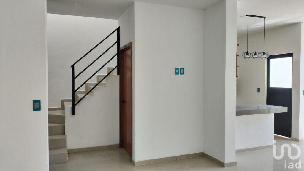 Casa en Venta cerca de Av Pablo Silva, zona residencial.