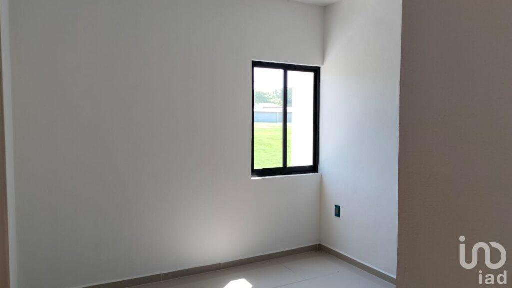 Casa en Venta cerca de Av Pablo Silva, zona residencial.