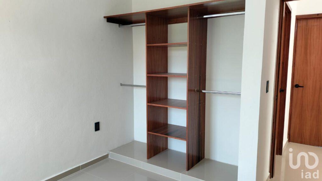 Casa en Venta cerca de Av Pablo Silva, zona residencial.