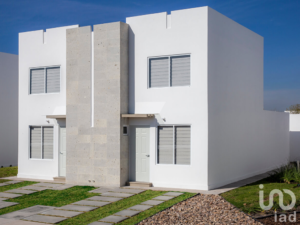 Casa con Recamara en Planta Baja en El Marqués Qro. C.P. 76245