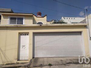 Casa sola con alberca en privada | Prados de Cuernavaca