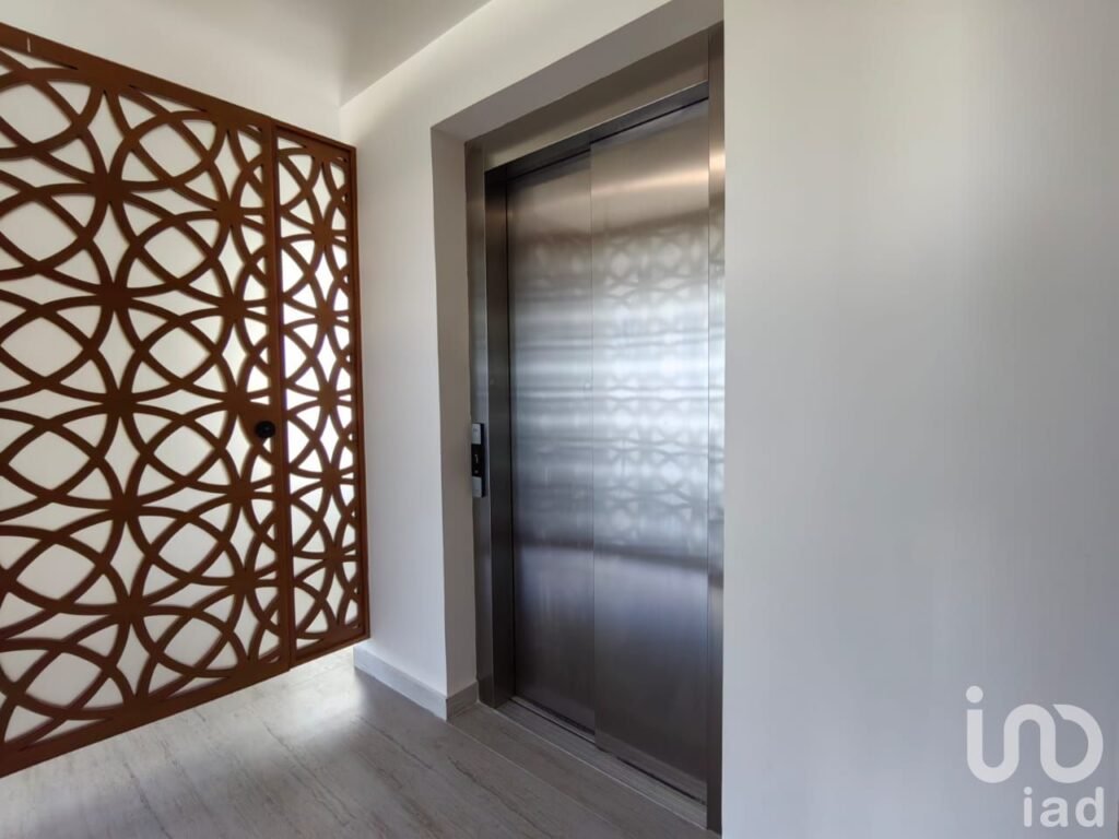 VENDO CONDOMINIO EN LA AV. BONAMPAK FRENTE A PUERTO CANCUN, CANCUN, Q.ROO