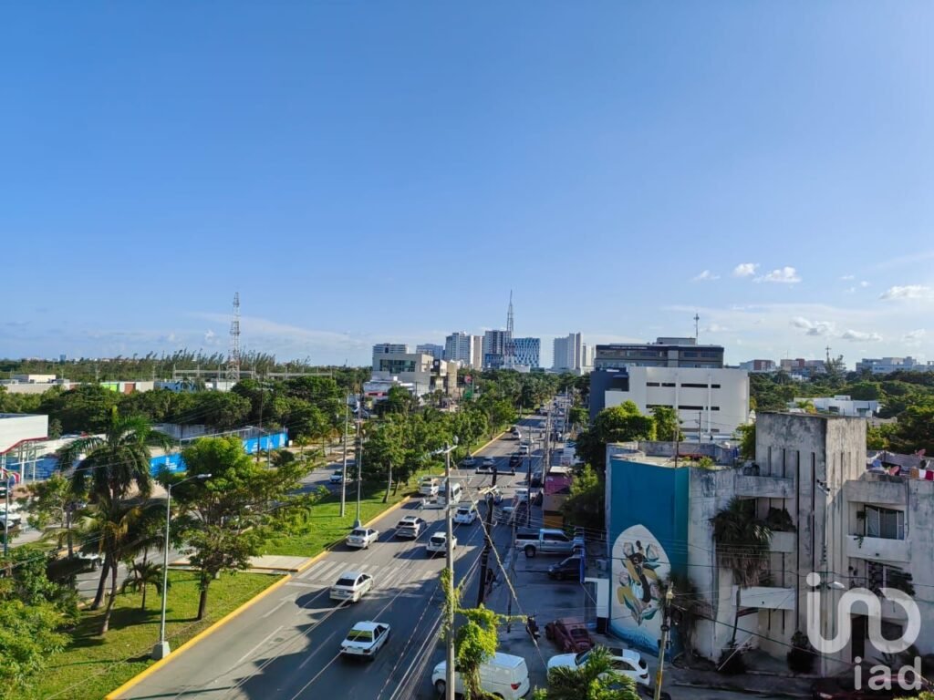 VENDO CONDOMINIO EN LA AV. BONAMPAK FRENTE A PUERTO CANCUN, CANCUN, Q.ROO