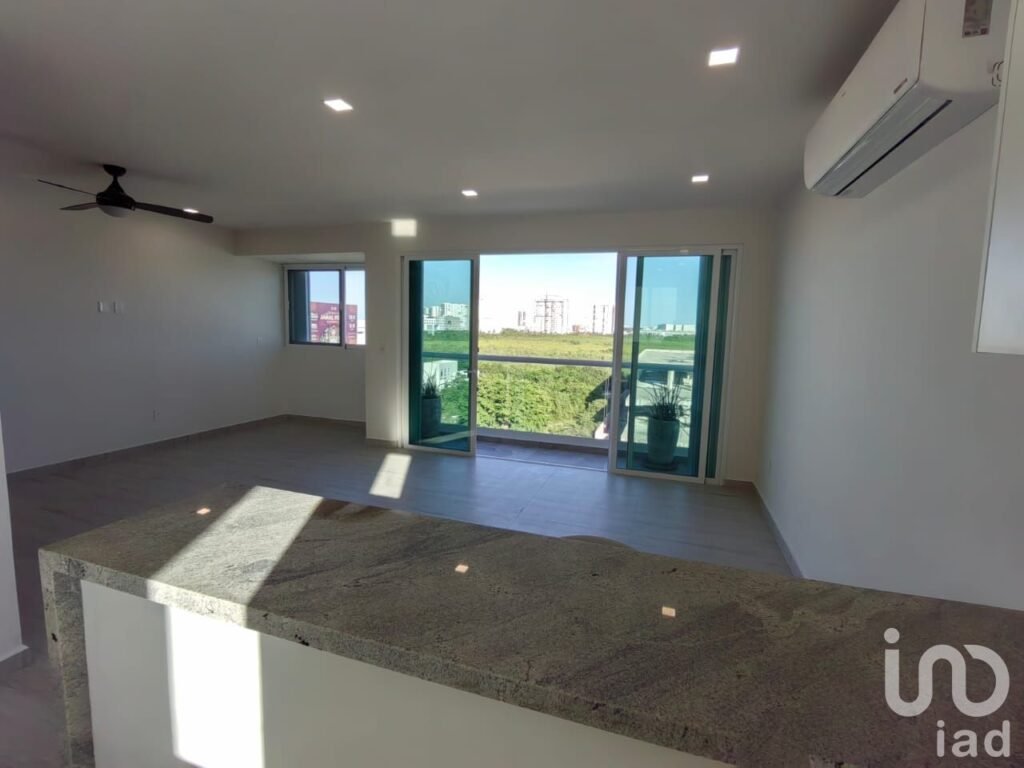 VENDO CONDOMINIO EN LA AV. BONAMPAK FRENTE A PUERTO CANCUN, CANCUN, Q.ROO