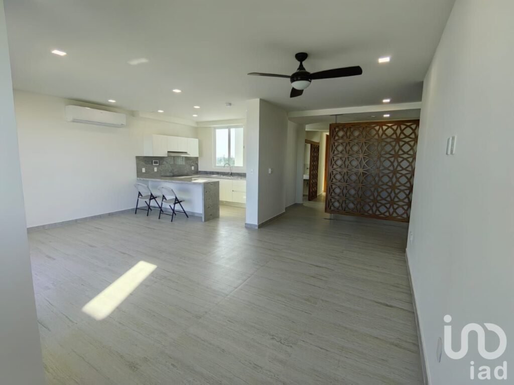 VENDO CONDOMINIO EN LA AV. BONAMPAK FRENTE A PUERTO CANCUN, CANCUN, Q.ROO
