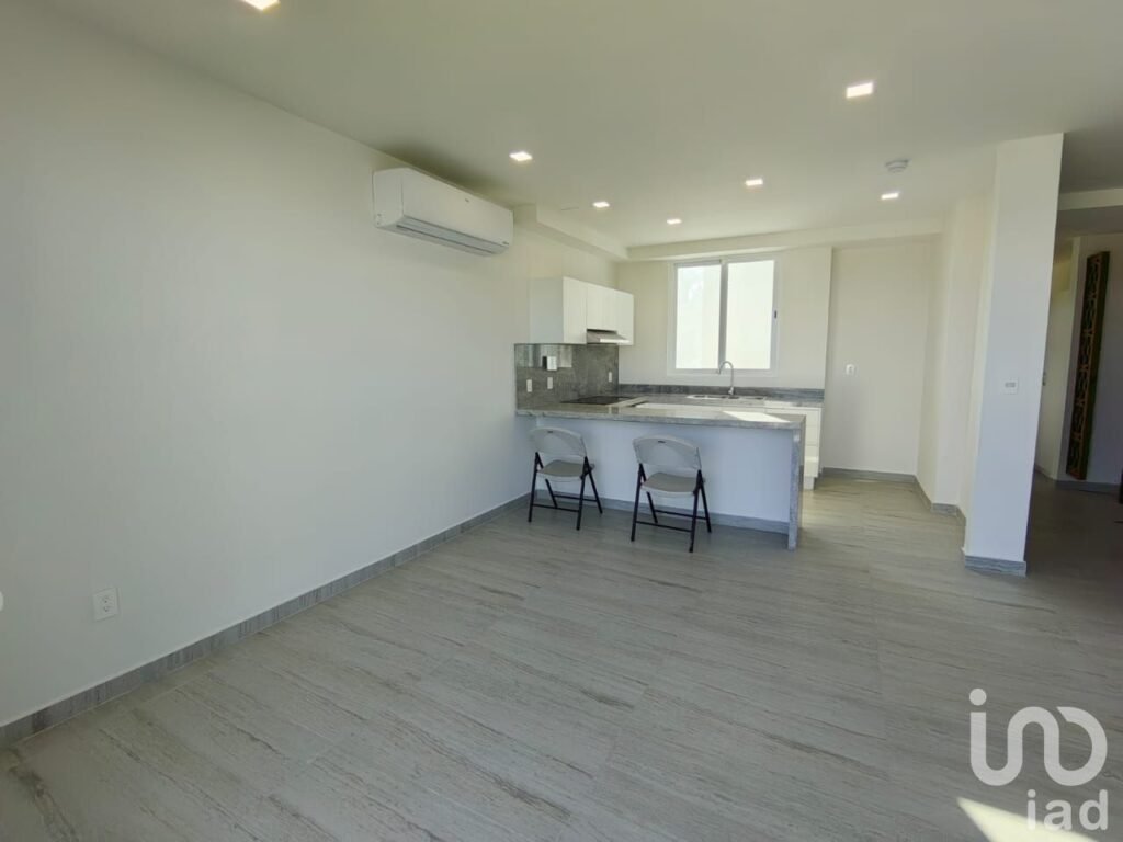 VENDO CONDOMINIO EN LA AV. BONAMPAK FRENTE A PUERTO CANCUN, CANCUN, Q.ROO