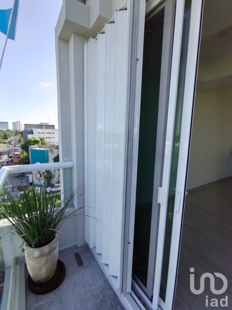 VENDO CONDOMINIO EN LA AV. BONAMPAK FRENTE A PUERTO CANCUN, CANCUN, Q.ROO