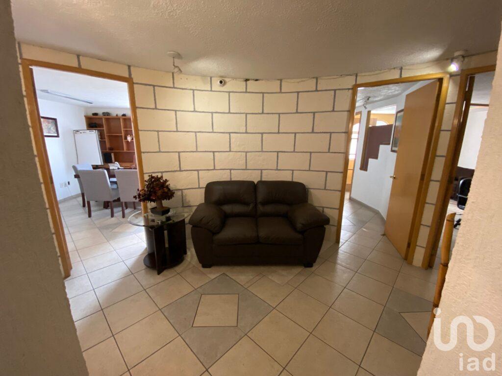 RENTO OFICINA EN AV. SOR JUANA INES DE LA CRUZ, TLALNEPANTLA CENTRO, EDO. DE MEXICO.