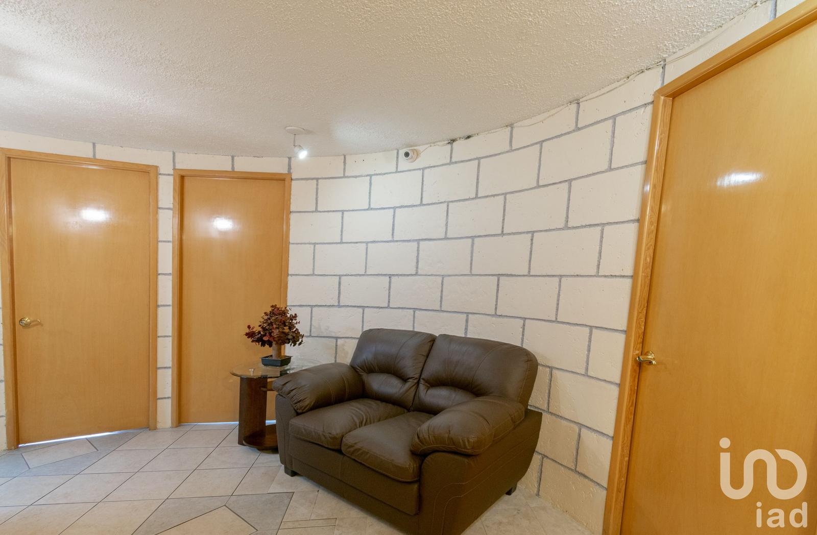 RENTO OFICINA EN AV. SOR JUANA INES DE LA CRUZ, TLALNEPANTLA CENTRO, EDO. DE MEXICO.