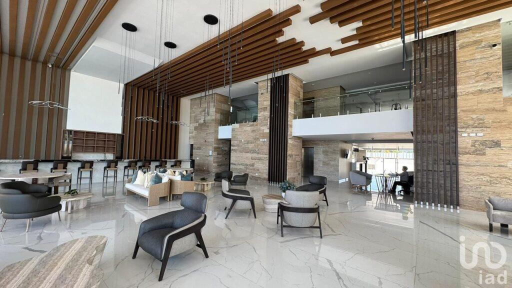 DEPARTAMENTO EN VENTA A PIE DE PLAYA EN LA ZONA DORADA DE MAZATLAN