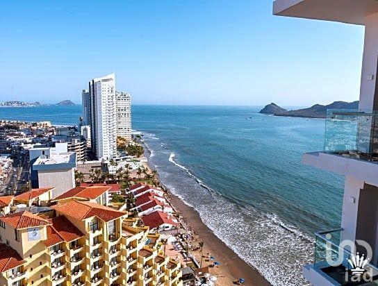 DEPARTAMENTOS EN VENTA  A PIE DE PLAYA EN ZONA DORADA MAZATLAN