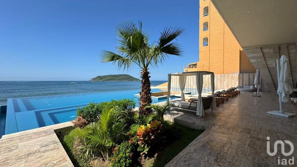 DEPARTAMENTOS EN VENTA  A PIE DE PLAYA EN ZONA DORADA MAZATLAN