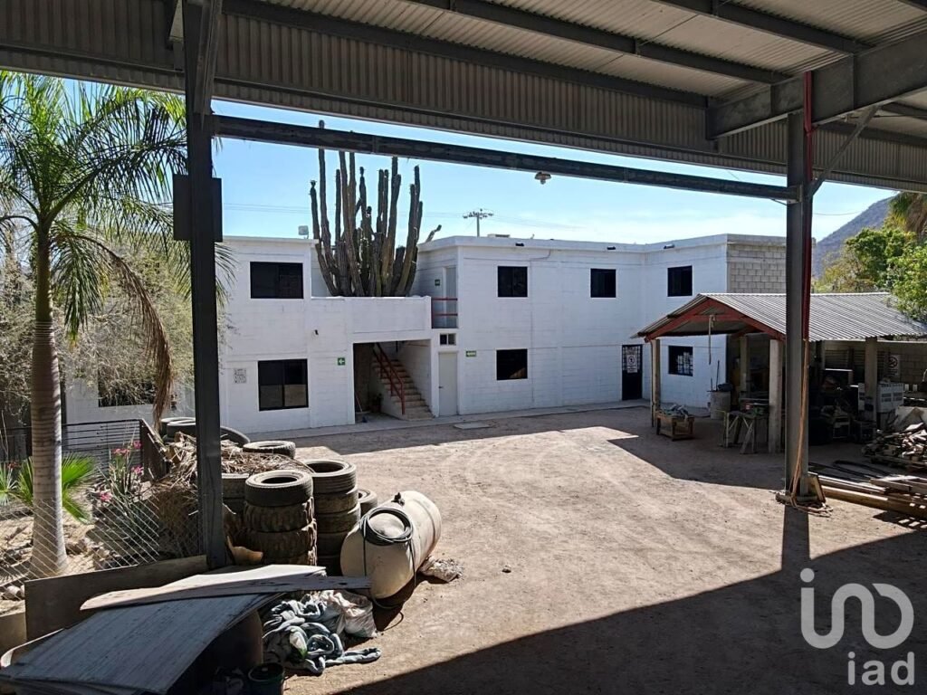 BODEGA INDUSTRIAL CON OFICINAS EN VENTA EN LA RINCONADA EL CARDONAL LA PAZ BAJA CALIFORNIA SUR