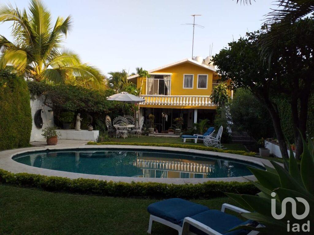 CASA EN VENTA EN LOMAS DE CUERNAVACA, TEMIXCO