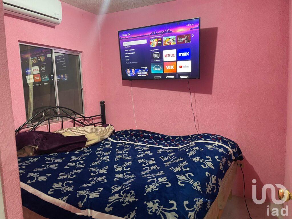 Se vende Casa en Cerrada de Oriente por Coppel Talamas