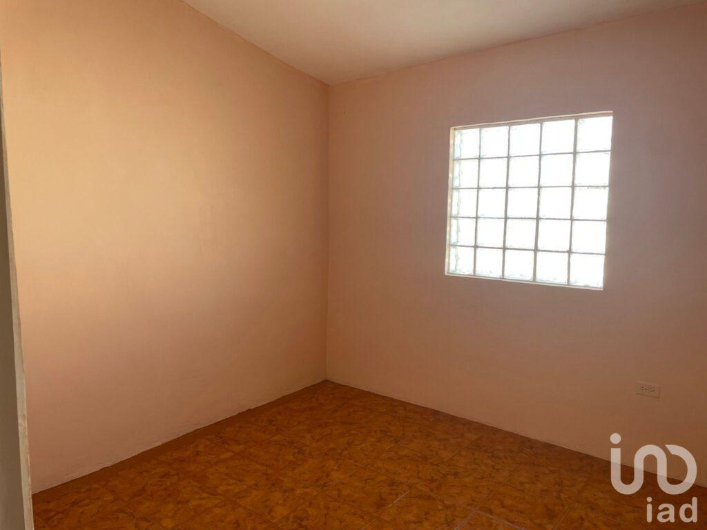 Se vende Casa en Cerrada de Oriente por Coppel Talamas