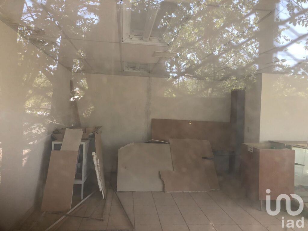 SE VENDE LOCAL AV. PRINCIPAL ZONA JUAREZ PORVENIR