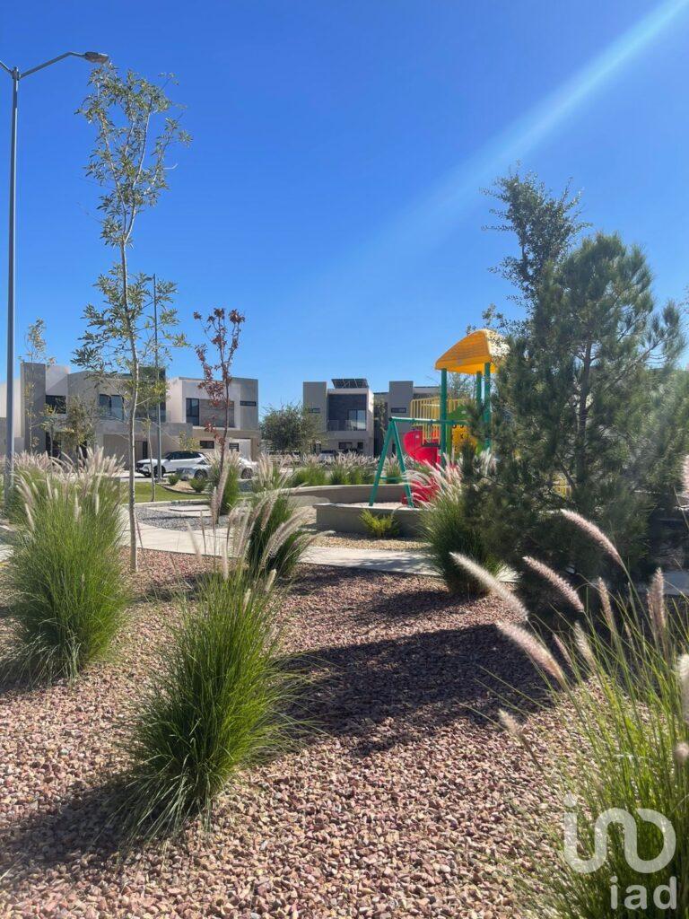 Casa en venta cerca de Puente Zaragoza