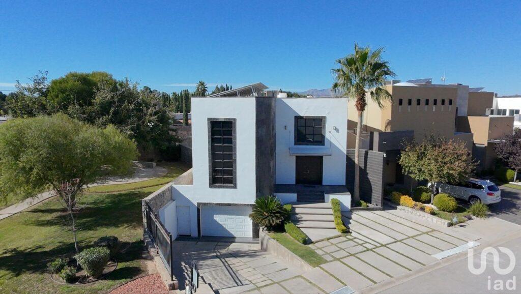 RESIDENCIA DE 3 NIVELES EN VENTA  SECTOR CAMPOS ELISEOS, CD JUAREZ CHIH