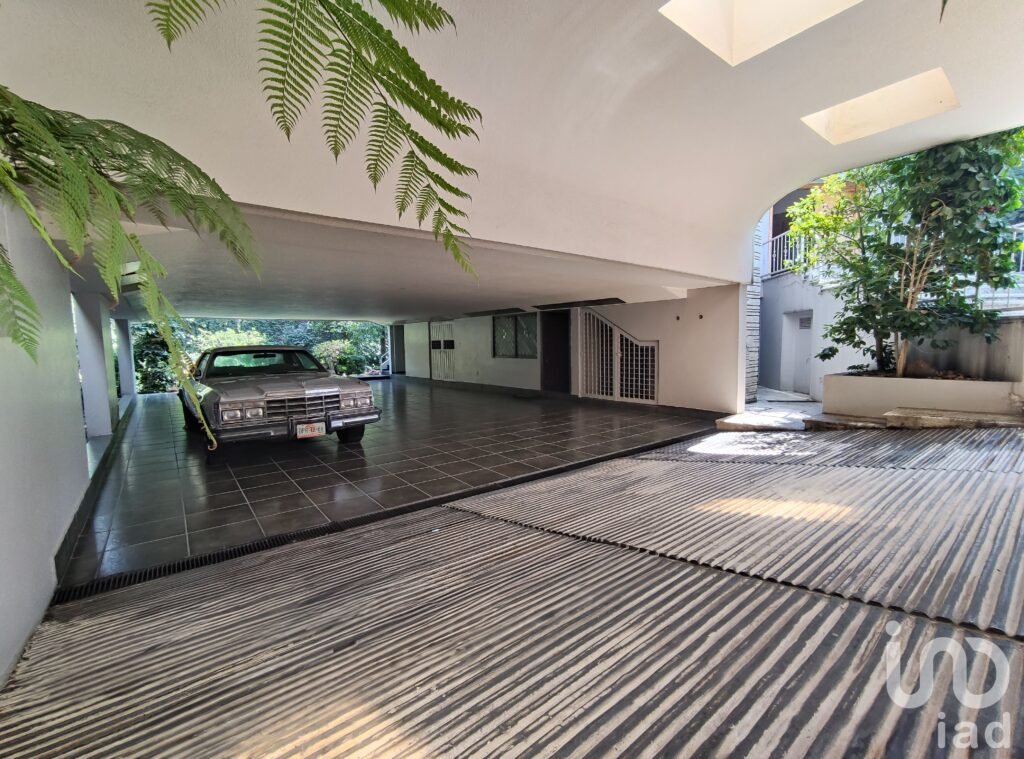 ¡DESCUBRE LA ELEGANCIA Y EL CONFORT DE ESTA CASA EN VENTA UBICADA EN JARDINES DEL PEDREGAL!