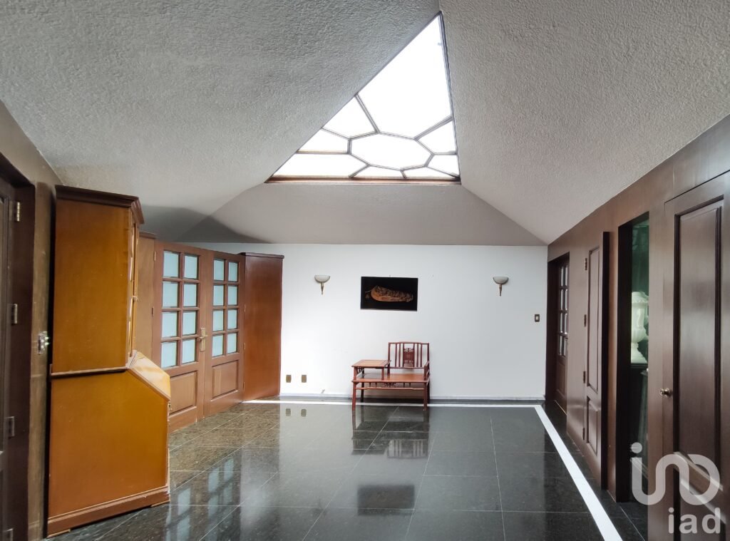 ¡DESCUBRE LA ELEGANCIA Y EL CONFORT DE ESTA CASA EN VENTA UBICADA EN JARDINES DEL PEDREGAL!