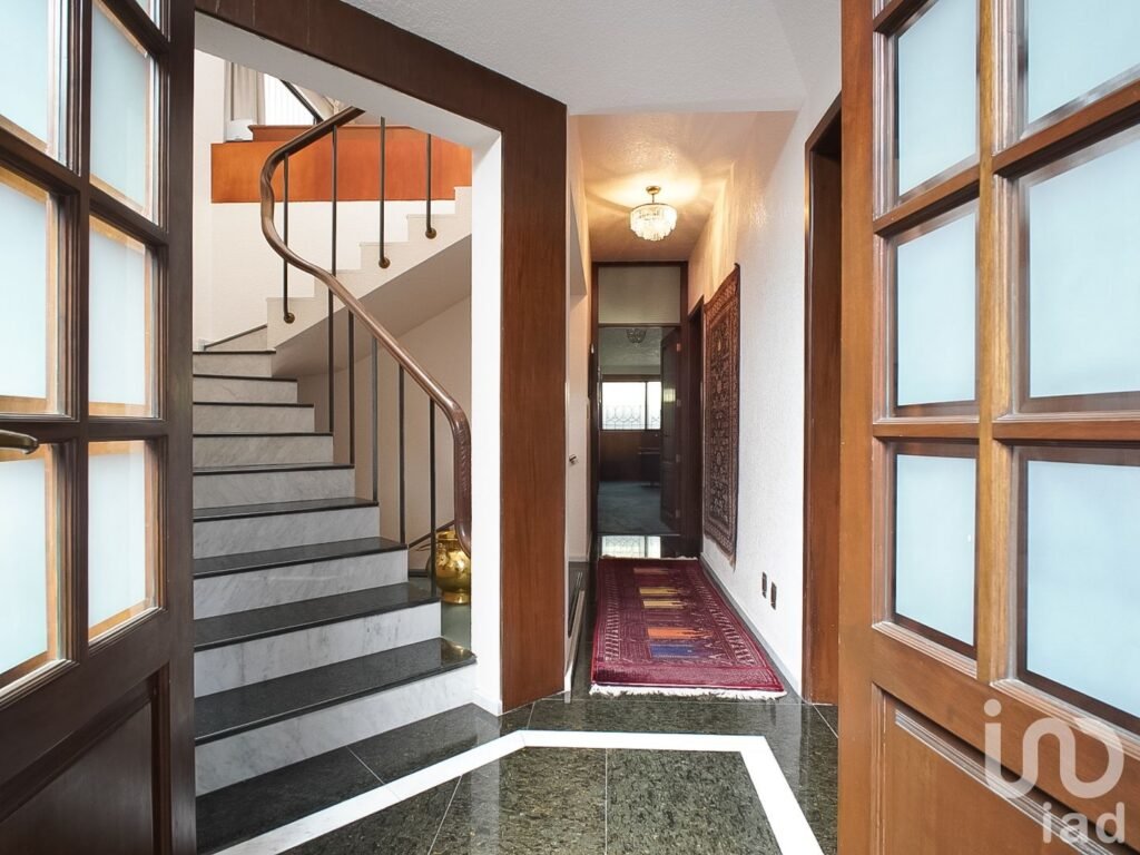 ¡DESCUBRE LA ELEGANCIA Y EL CONFORT DE ESTA CASA EN VENTA UBICADA EN JARDINES DEL PEDREGAL!