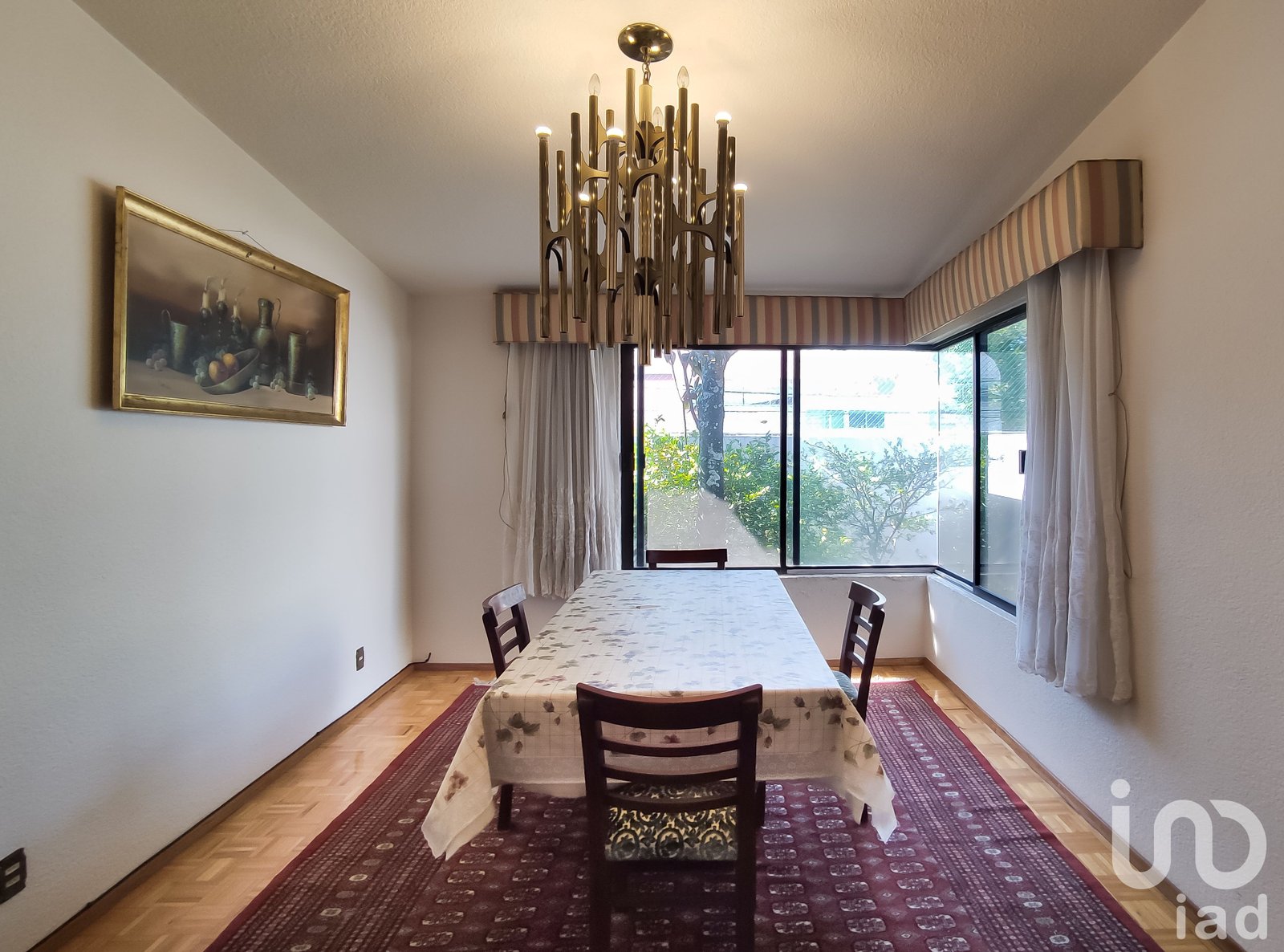 ¡DESCUBRE LA ELEGANCIA Y EL CONFORT DE ESTA CASA EN VENTA UBICADA EN JARDINES DEL PEDREGAL!