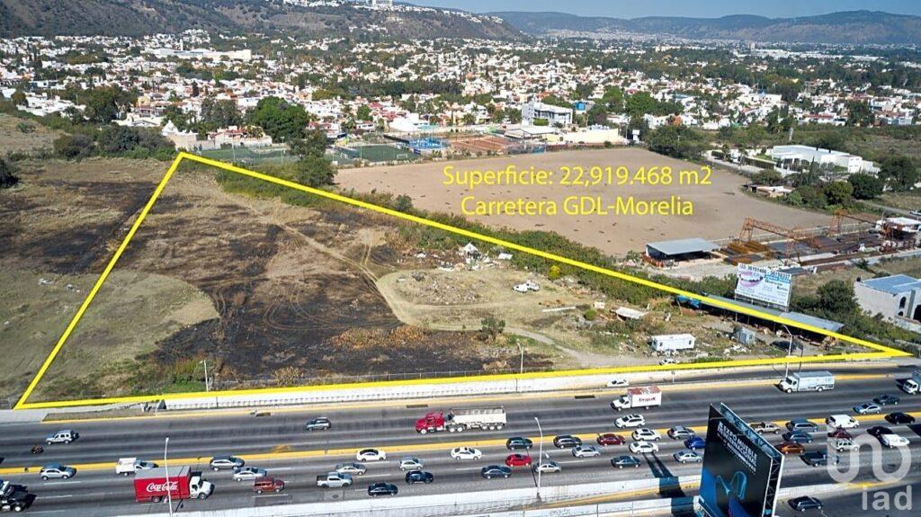 Venta de Terreno plano Av LOPEZ MATEOS Zapopan entre Bugambilias y El Palomar 23,000 Mts2
