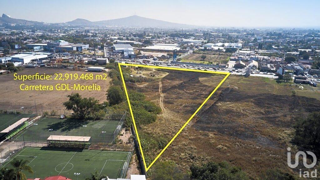 Venta de Terreno plano Av LOPEZ MATEOS Zapopan entre Bugambilias y El Palomar 23,000 Mts2