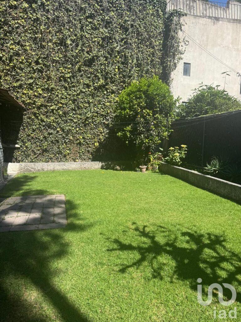 Casa en Venta para remodelar en Lomas de Tecamachalco, Huixquilucan